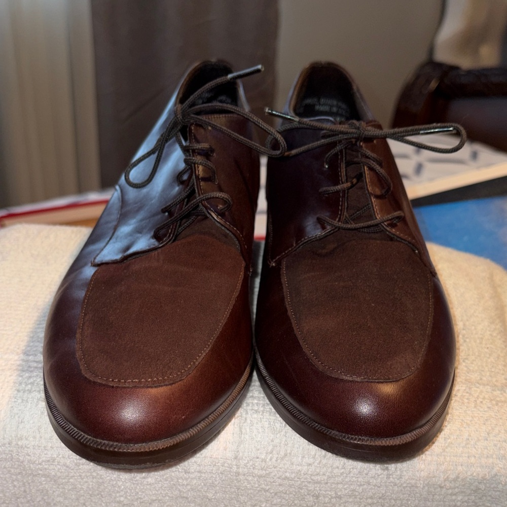 Munro. Classic Brown Leather and suede Derby lace up Shoes